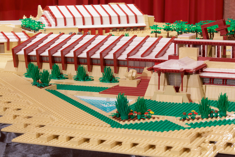 Illustration for article titled 180,000 pieces and 420 hours of work went into the Lego Taliesin West